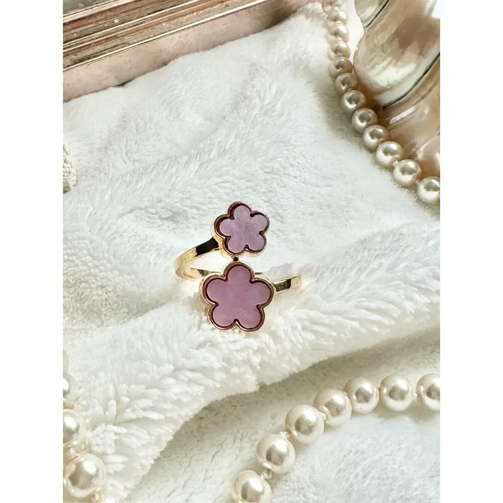 Light pink flower adjustable ring ￼ - Picture 3 of 4